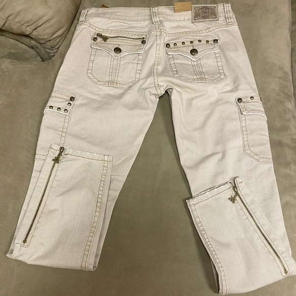 Antique Rivet Khaki Jeans - Picture 4 of 16